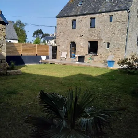 Holiday home Les Charmantes Pierres Percees *